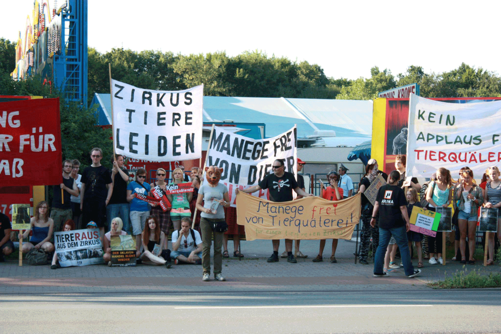 Demo gegen die Wildtierhaltung im Circus